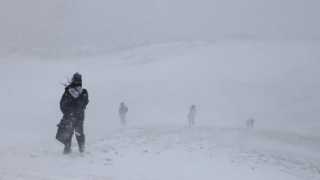 日本部分沿岸地区下大雪 预计暴雪会持续至少一天