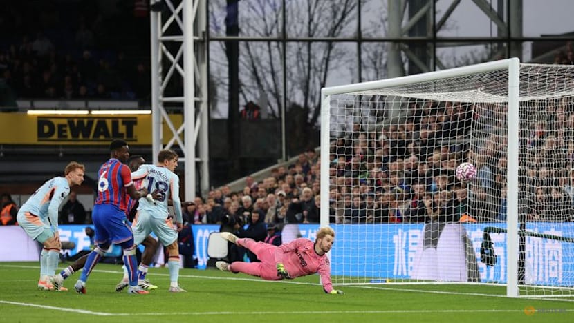 Crystal Palace coast to 2-0 win over Brentford