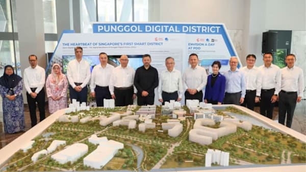 Putera Mahkota Brunei kunjungi Daerah Digital Punggol pada hari terakhir lawatan ke SG