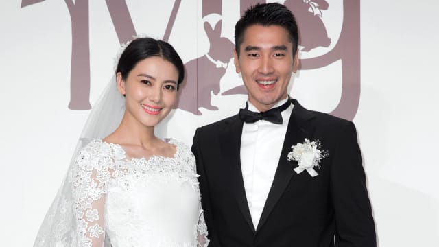 高圆圆骑脚车接女儿放学　爱女正脸曝光像迷你版赵又廷