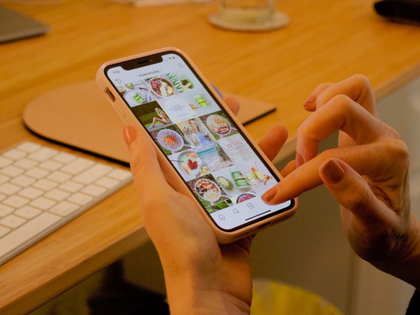 It is common for young people, usually in their 20s, to slack at work, mainly because their incomes are low or their salaries don't increase much, Ms Jennifer Feng, chief human resources officer at a leading job-hunting website, 51job.com, said.