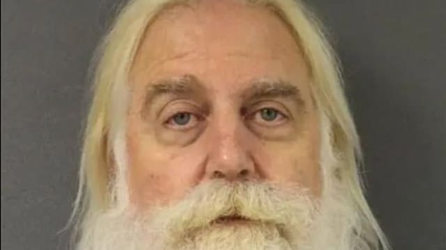 美国退休教师专扮圣诞老人 涉上载儿童色情视频被捕