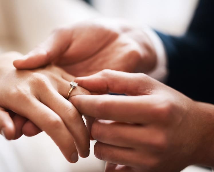 Marriages in Singapore dip by 6.2% in 2025, couples having children later