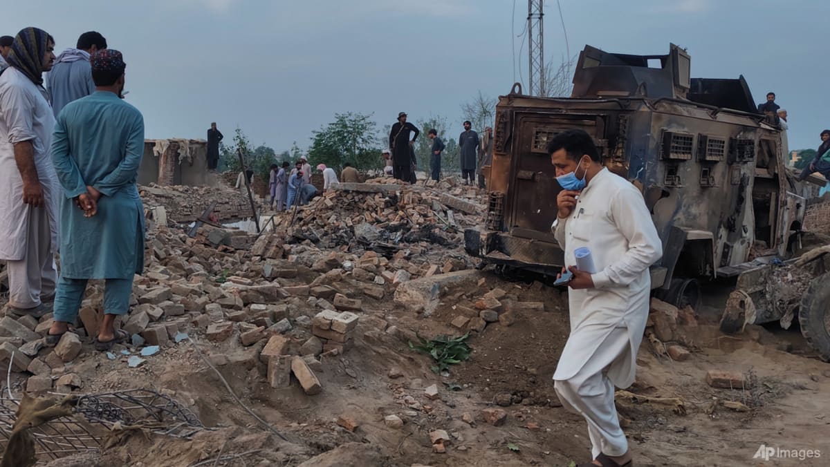 Car bombing and shootout kills 14 Pakistani police officers