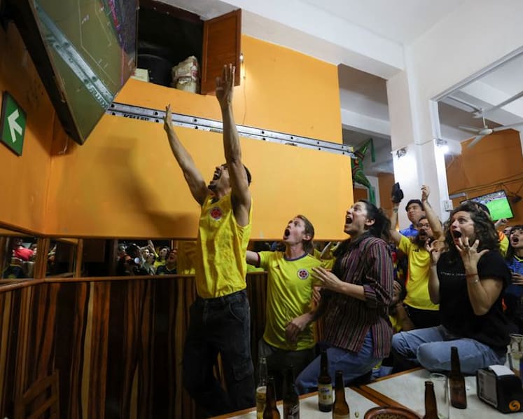 Mexico City turns yellow as Colombian fans make Azteca feel like home