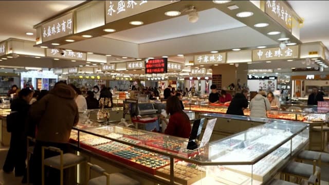 避险需求升温 金价高企重塑各地消费与生产模式