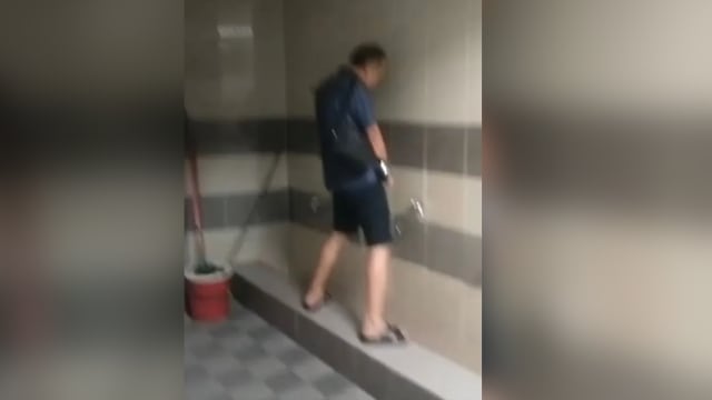 新山海关祈祷室净身区小解 狮城男子被捕