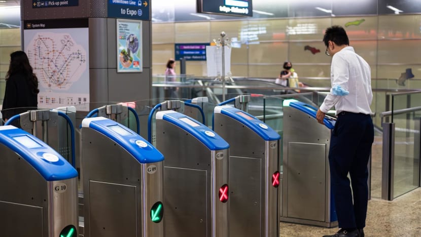 Some commuters who switched to SimplyGo can collect cards that use old ticketing system from March 18 to June 30