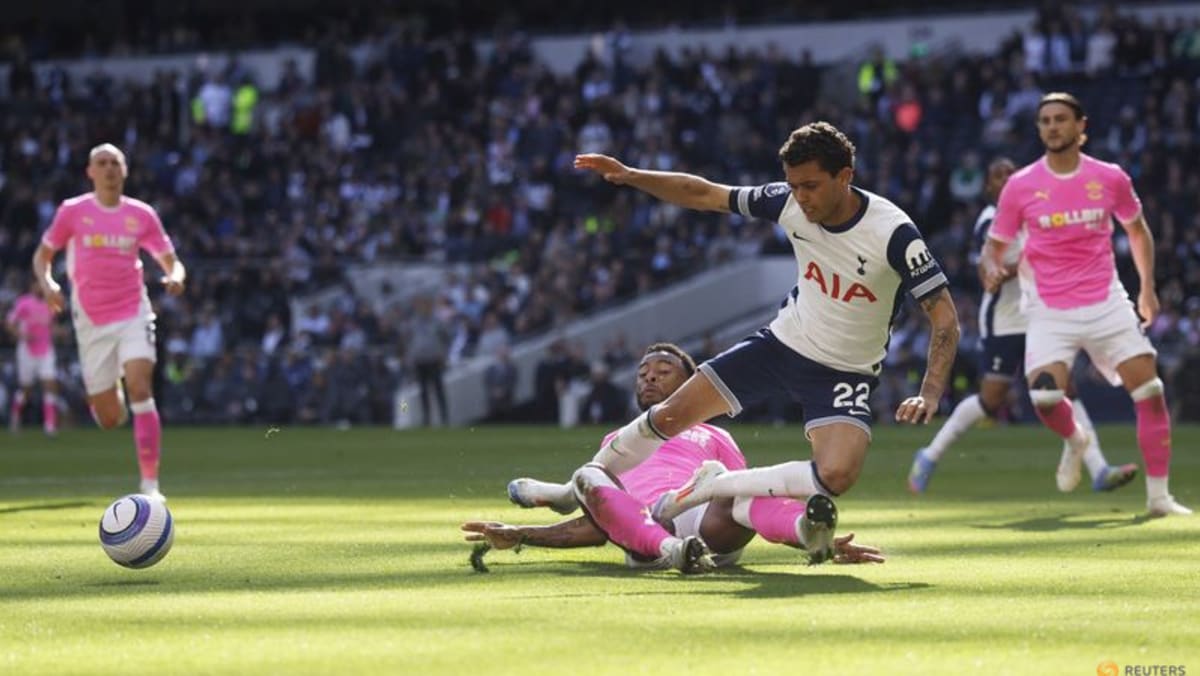 Southampton left to try to avoid becoming worst Premier League team ever
