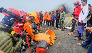Jenazah akhirnya ditemukan, keluarga dari Brasil hadiri autopsi pendaki Rinjani Juliana Marins