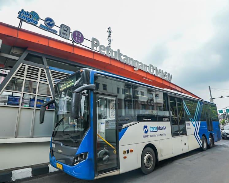 Who wins, what’s lost when Jakarta’s bus stops, rail stations are named after companies and even a rock band?