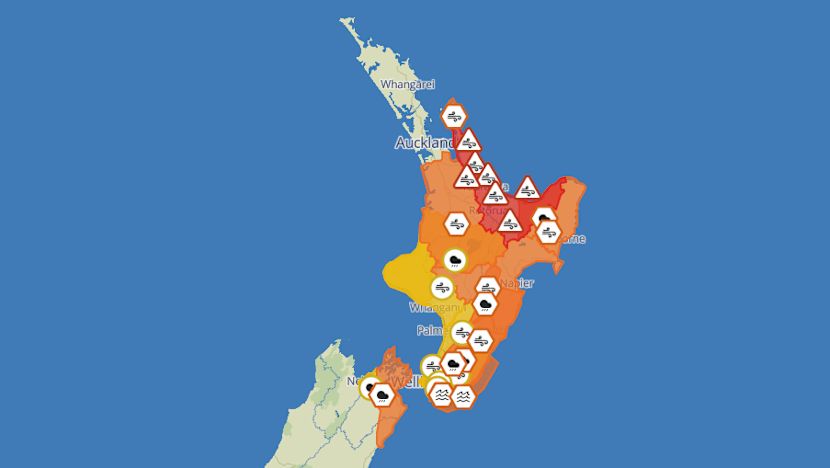 Cyclone lashes New Zealand's North Island, hundreds evacuated 