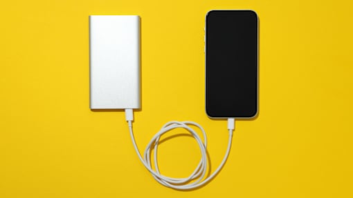 விமானப் பயணத்தில் மின்னூட்டச் சாதனம் - விதி, அபராதம்!