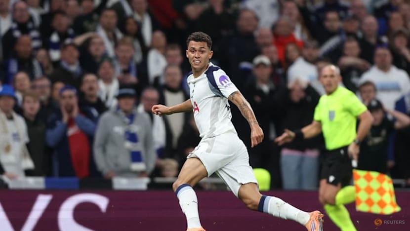 Palace sign winger Johnson from Spurs in club-record deal