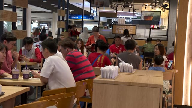 嘉龙威国庆日人流络绎不绝 商场食肆座无虚席
