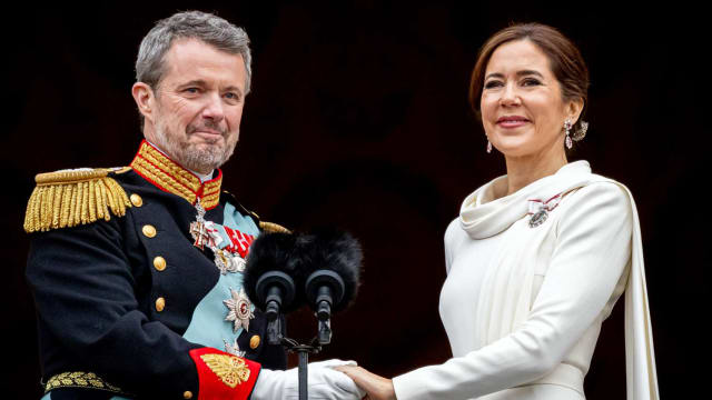 丹麦新王King Frederik X登基　澳大利亚平民王后时尚品味获肯定