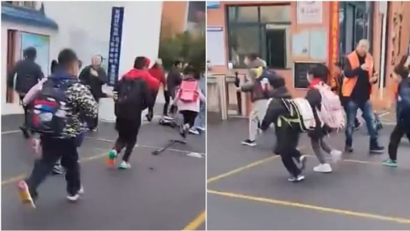 Anak-anak terluka setelah mobil menabrak sekolah dasar di Changde, China Anak-anak terluka setelah mobil menabrak sekolah dasar di Changde, China