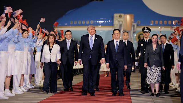 美国总统特朗普抵达北京 开启三天访华之行