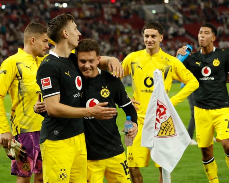 Dortmund beat Stuttgart 1-0 to go top of Bundesliga