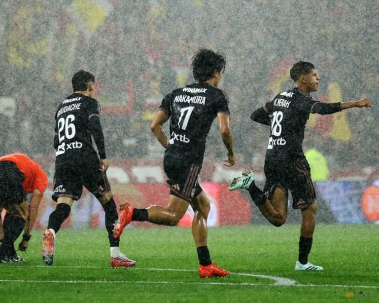 Lens hang on for much needed win to climb up Ligue 1 standings