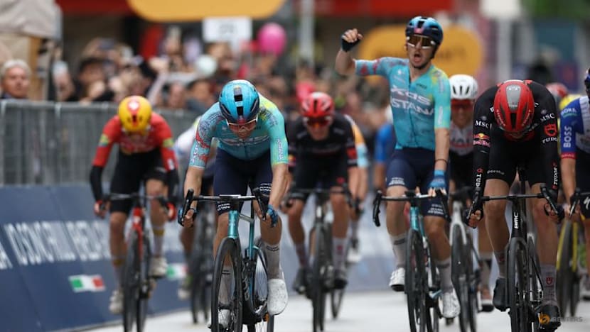 Thomas Silva sprints to victory in Giro stage 2 after nearly 20 riders crash