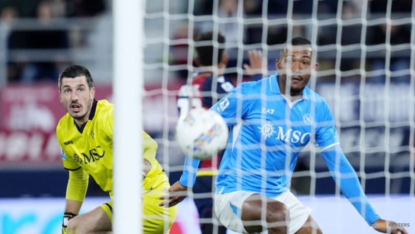 Napoli held at Bologna, waste chance to close on Inter
