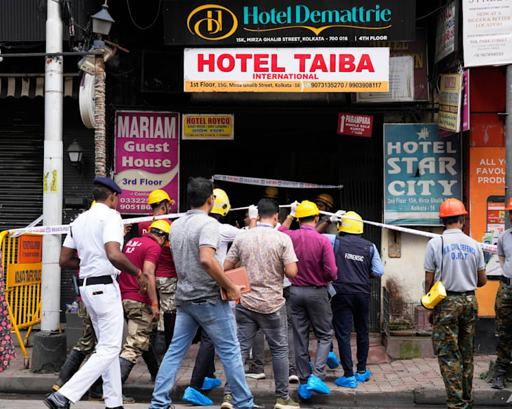 Fire in a building housing several hotels in eastern India kills 9 and injures 6 Fire in a building housing several hotels in eastern India kills 9 and injures 6