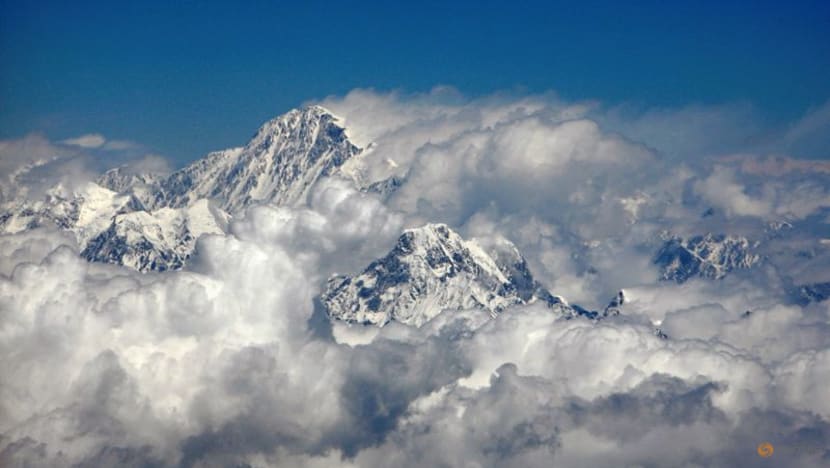 Scientists explain Mount Everest's anomalous growth Scientists explain Mount Everest's anomalous growth