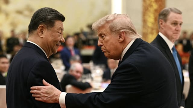 从握手到拍手臂 学者解读习特互动细节