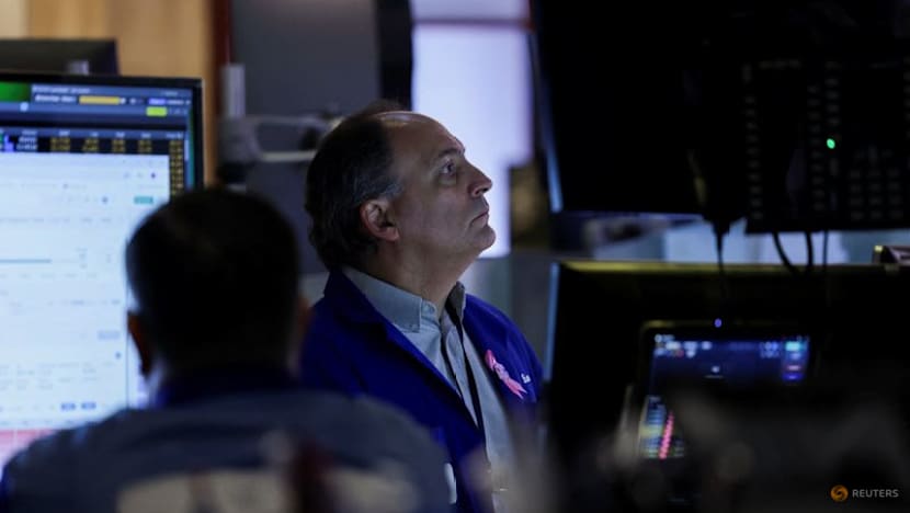 Stocks mostly flat but earnings a positive; gold drops 5%