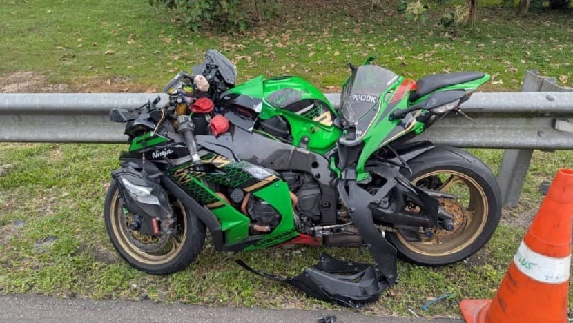 Warga SG maut dalam nahas motosikal di Lebuh Raya Utara Selatan