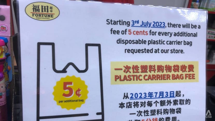5, 10 cents for extra bags: Hawkers, minimarts start charging as more ask for free carriers 5, 10 cents for extra bags: Hawkers, minimarts start charging as more ask for free carriers