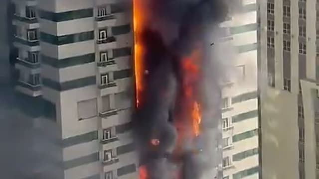 迪拜67层高住宅楼突发大火 逾3800人紧急疏散