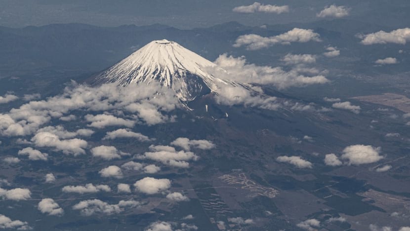 Visitors to Mount Fuji to pay climbing fee of US$14: Report Visitors to Mount Fuji to pay climbing fee of US$14: Report