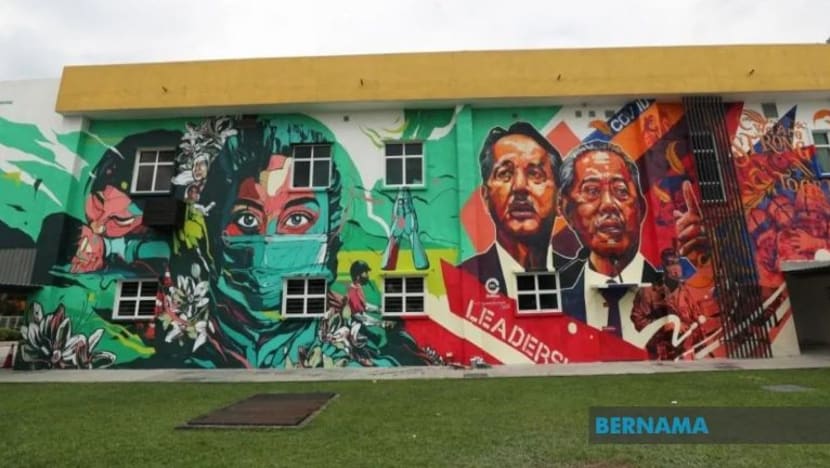 Mural gergasi rakam penghargaan buat petugas barisan hadapan M'sia Mural gergasi rakam penghargaan buat petugas barisan hadapan M'sia