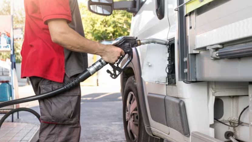 jelasBERITA: Mengapa diesel kini lebih mahal berbanding petrol? 