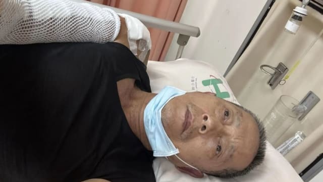 资深演员郑平君意外摔车　送医急诊“咳嗽都痛”