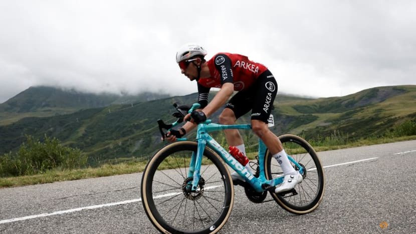 Vauquelin suffers leg injury at home after top-10 Tour de France finish