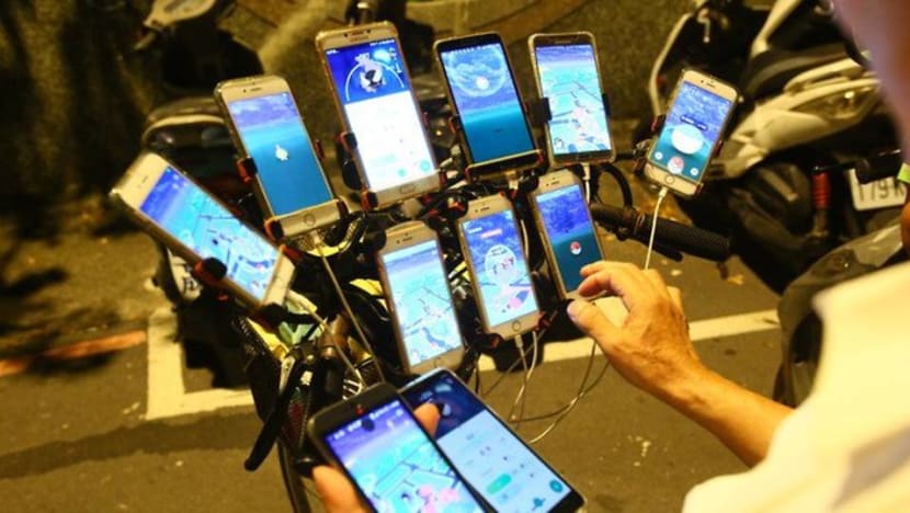 Elderly Taiwanese man catches them all in Pokemon Go with multiple phones strapped to bicycle