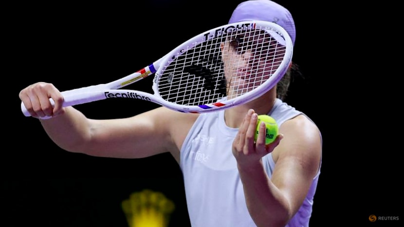 Anisimova outlasts Swiatek at WTA Finals to join Rybakina in semis