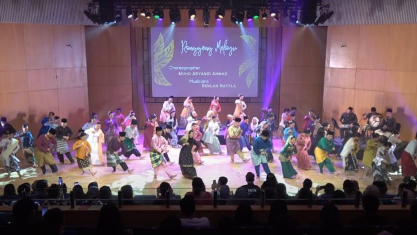 Mekar Semarak rai seni tarian dari Asia Tenggara Mekar Semarak rai seni tarian dari Asia Tenggara