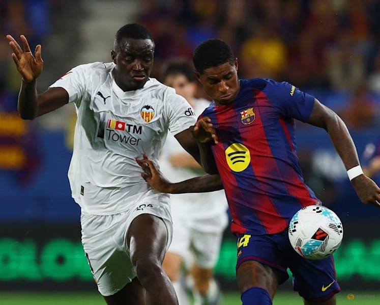 Barcelona demolish Valencia 6-0 in front of small crowd