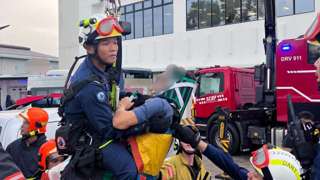 为维修喷水灭火系统 男子掉落泵房四米底部