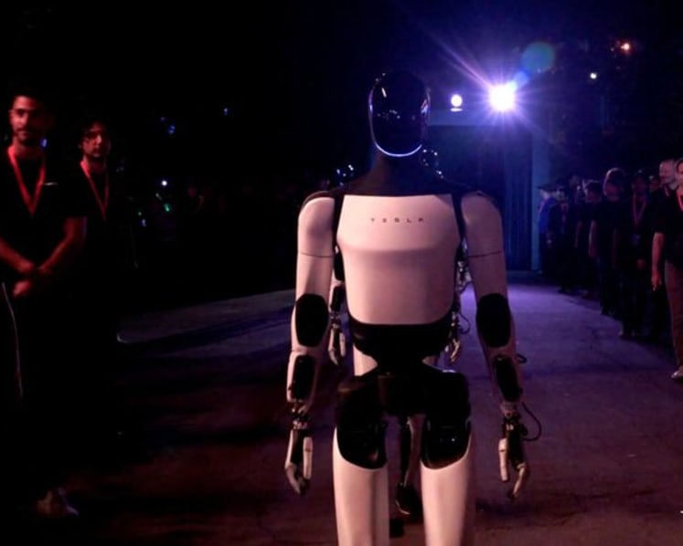 Commentary: Elon Musk's human-like robots are coming, but don't expect them to do your chores