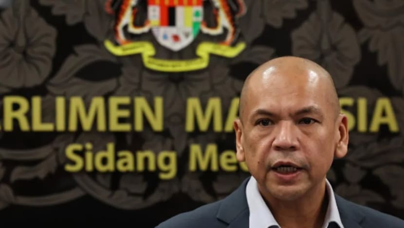 Rombakan kabinet Sabah berlandas perlembagaan negeri, dibarisi pelbagai kaum