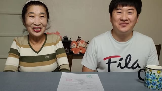 相差37岁引热议　韩国“婆孙恋”YouTuber登记结婚了！