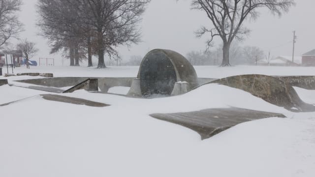 暴风雪天气席卷美国中西部 或是十年来最严重降雪