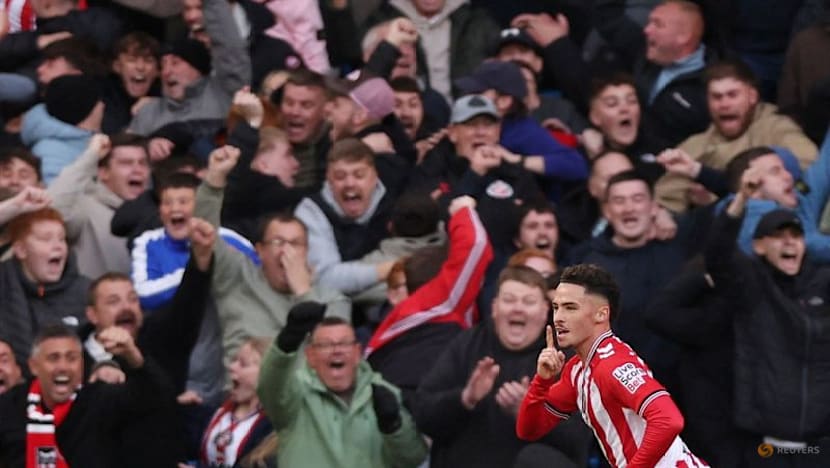 Champions Liverpool lose again, Man United into top four