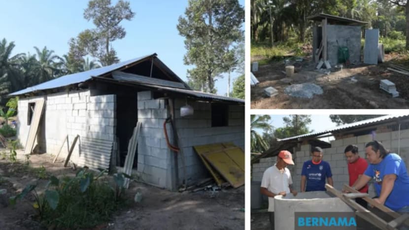 2 beranak di Johor tinggal di rumah berlantaikan tanah hampir setahun 2 beranak di Johor tinggal di rumah berlantaikan tanah hampir setahun
