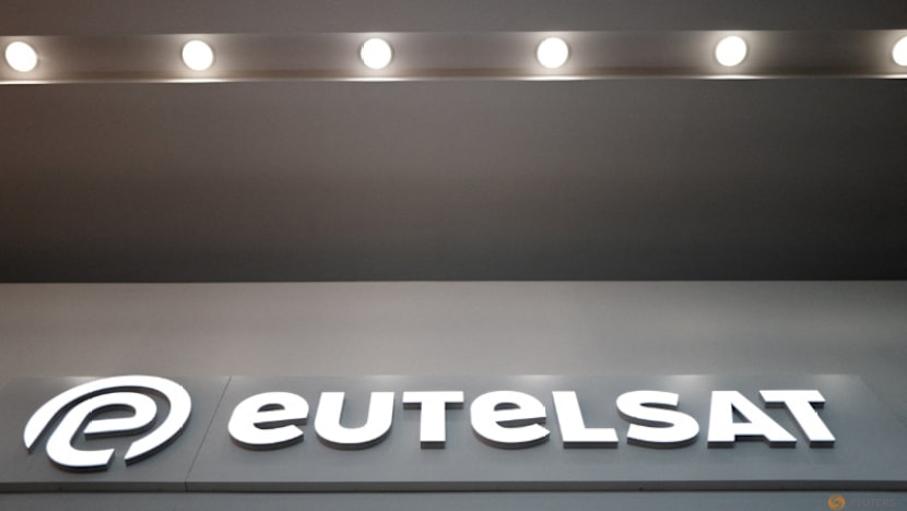 Starlink rival Eutelsat plans OneWeb expansion after €1 billion satellite order